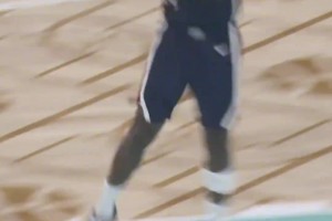 抡得真舒展！欣赏爱德华兹在2024年巴黎奥运会上大风车扣篮